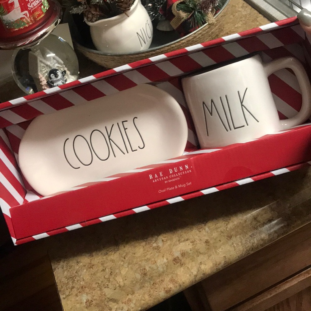Rae Dunn cookie & Milk set